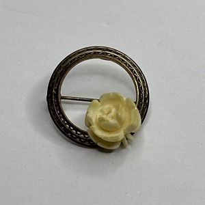 WRE Brooch Vtg 1/20th 14kt GF Pin Round White Carved Flower Yellow Gold